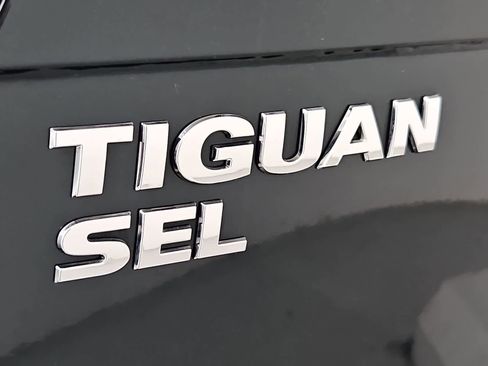 Used 2018 Volkswagen Tiguan SEL Premium AWD/4WD image 12