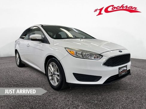 Used 2017 Ford Focus SE FWD image 1