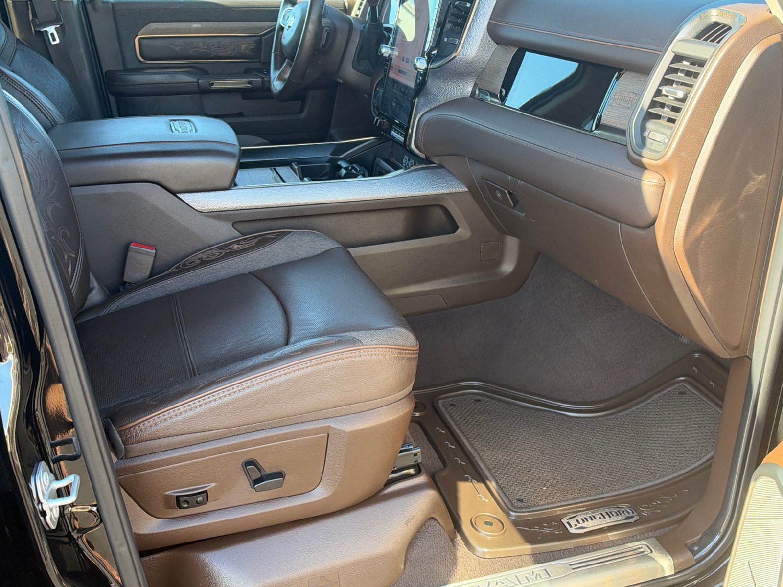 Used 2025 RAM 2500 Limited AWD/4WD image 13