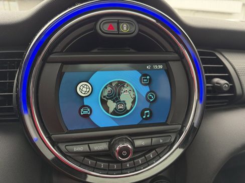 Used 2021 MINI Cooper 2-Door Hardtop image 16