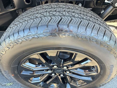 Used 2025 Ford F150 Lariat AWD/4WD image 11