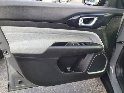 Used 2023 Jeep Compass Sport image 16