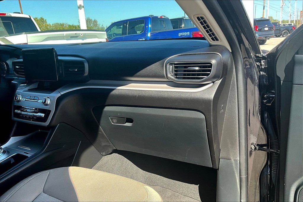 Used 2023 Ford Explorer XLT AWD/4WD image 15