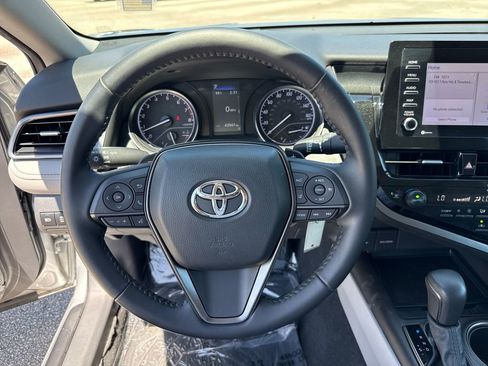 Used 2022 Toyota Camry SE FWD image 14
