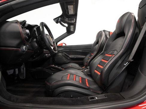 Used 2018 Ferrari 488 Spider image 26