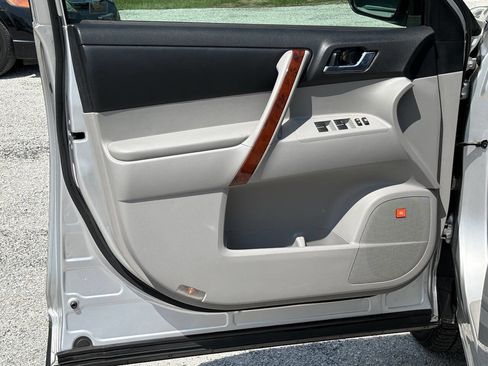 Used 2013 Toyota Highlander Limited FWD image 14