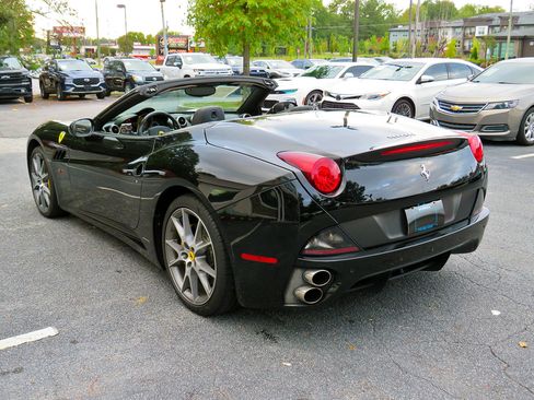 Used 2011 Ferrari California image 15