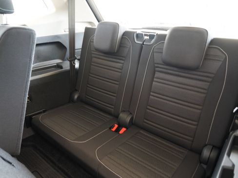Certified 2024 Volkswagen Tiguan S FWD image 30