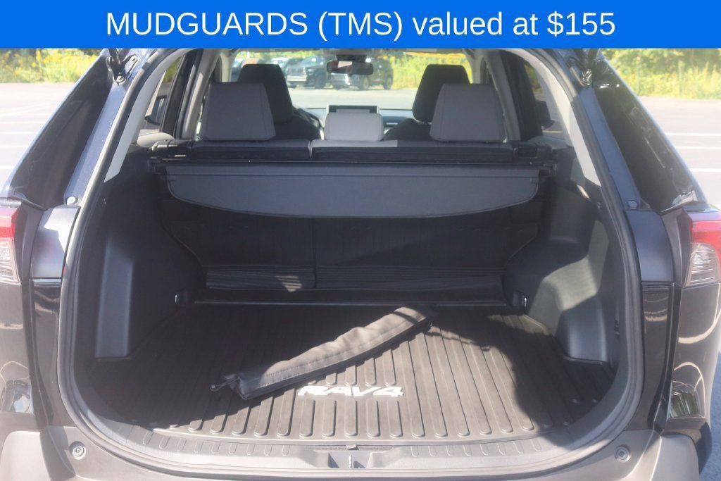 Used 2025 Toyota RAV4 XLE AWD/4WD image 6