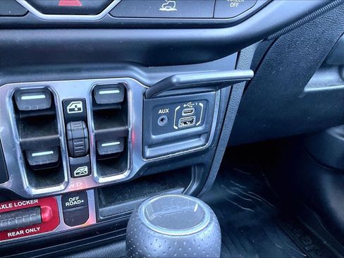 Used 2023 Jeep Gladiator Mojave w/ Cold Weather Group AWD/4WD image 27