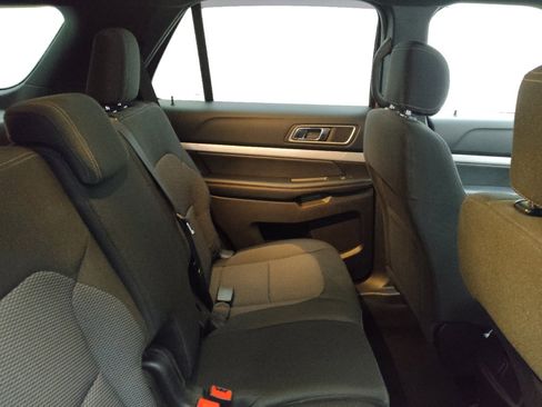Used 2017 Ford Explorer XLT image 19