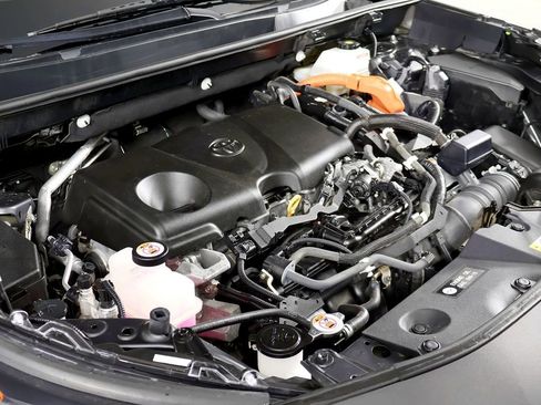 Used 2022 Toyota RAV4 LE AWD/4WD image 22