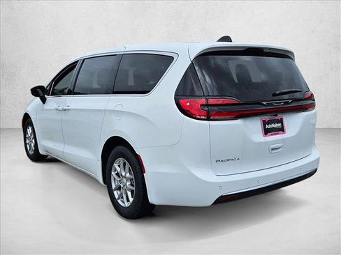 New 2027 Chrysler Pacifica Select FWD image 9