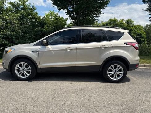 Used 2018 Ford Escape SE FWD image 4