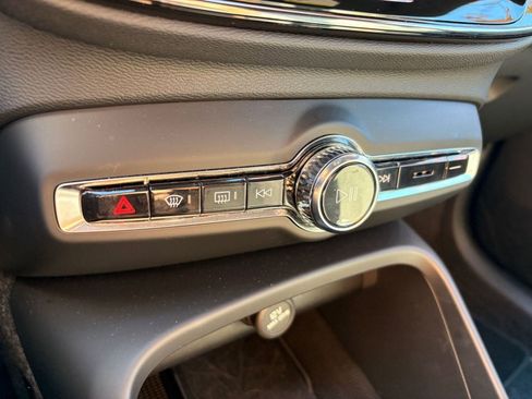 Certified 2025 Volvo XC40 B5 Core image 20