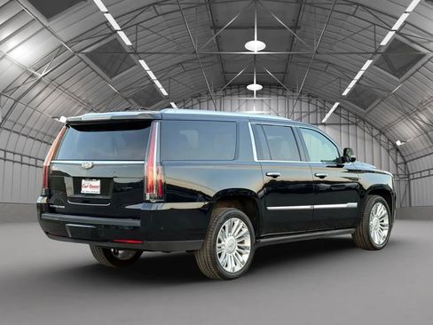 Used 2017 Cadillac Escalade ESV Platinum image 7