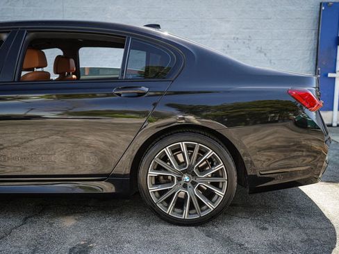 Used 2022 BMW 740i w/ M Sport Package image 12