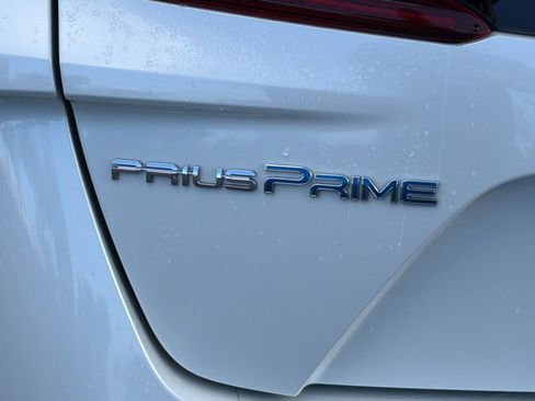 Used 2017 Toyota Prius Prime Premium image 40