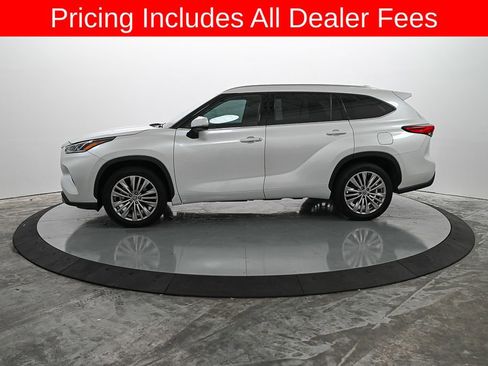 Used 2023 Toyota Highlander Platinum FWD image 10