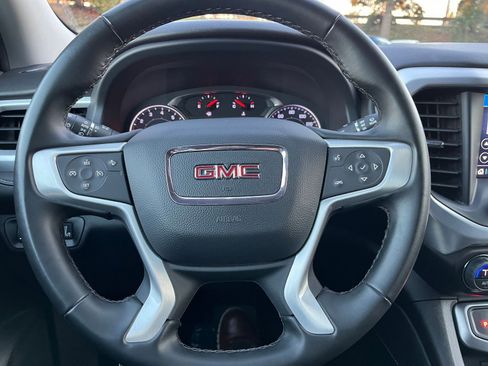 Used 2023 GMC Acadia SLT image 31