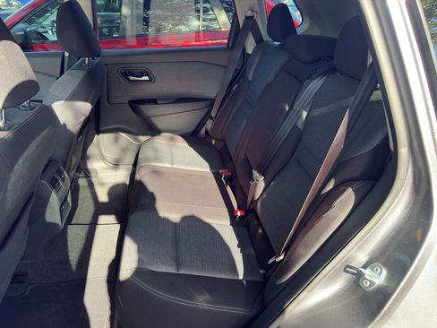 Used 2022 Nissan Rogue SV FWD image 5