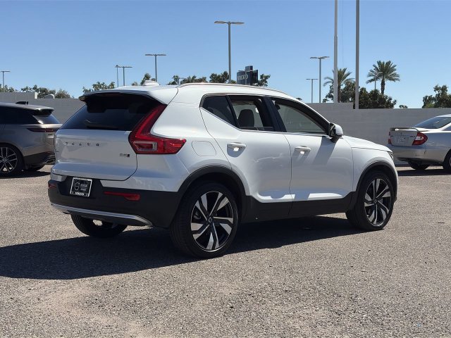 Used 2024 Volvo XC40 B5 Plus w/ Protection Package Premier AWD/4WD image 6