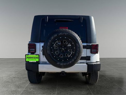 Used 2008 Jeep Wrangler Unlimited Sahara w/ Dual Top Group AWD/4WD image 5