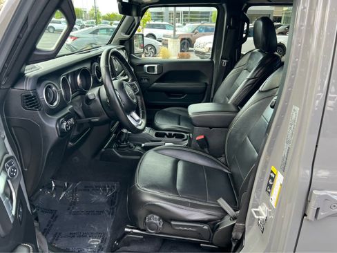 Used 2021 Jeep Gladiator Overland w/ Popular Equipment Package AWD/4WD image 28