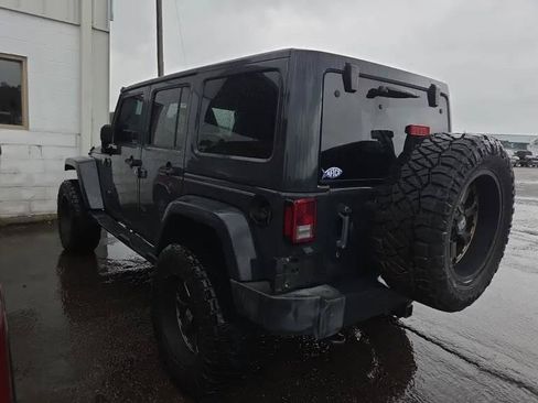 Used 2017 Jeep Wrangler Unlimited Sahara w/ Dual Top Group AWD/4WD image 4