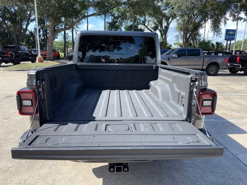 Used 2025 Jeep Gladiator Mojave w/ Convenience Group AWD/4WD image 17