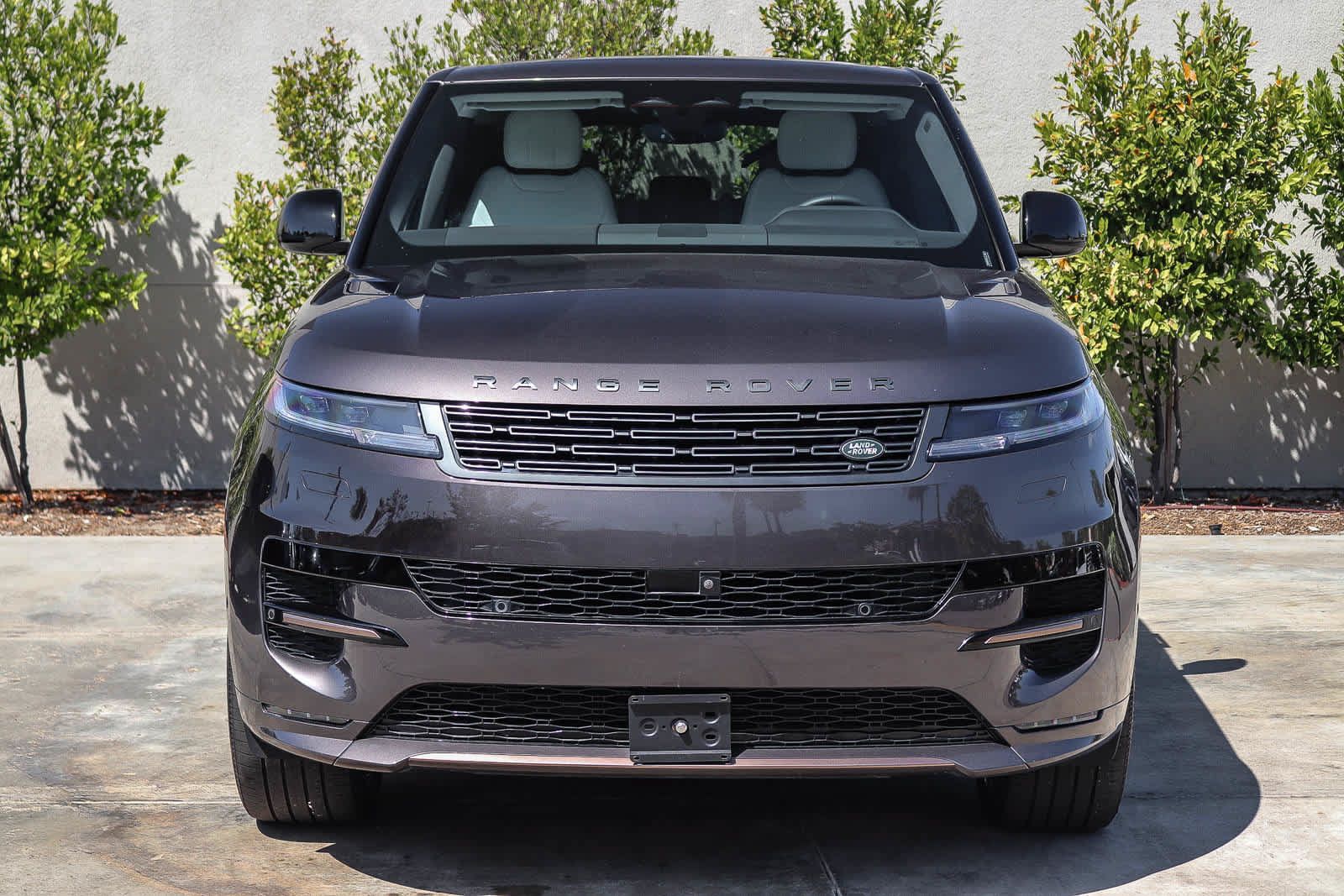 Used 2025 Land Rover Range Rover Sport Dynamic SE AWD/4WD image 2
