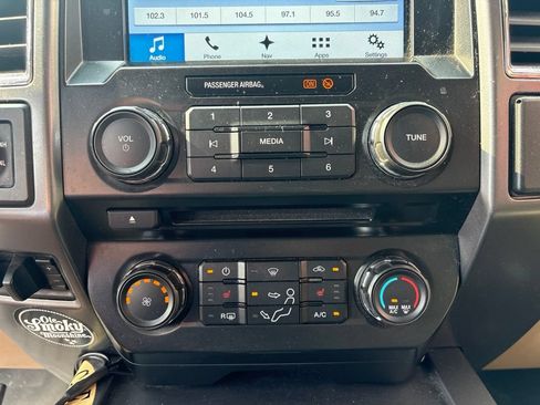 Used 2017 Ford F350 XLT w/ XLT Premium Package AWD/4WD image 20