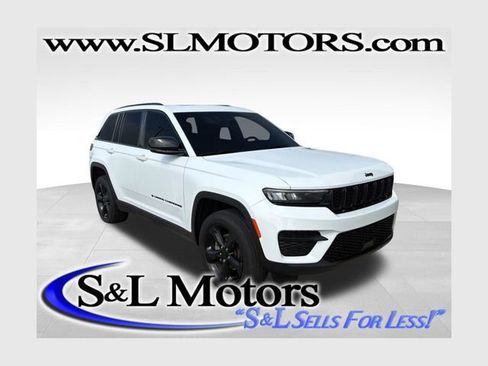 Used 2024 Jeep Grand Cherokee Altitude AWD/4WD image 1