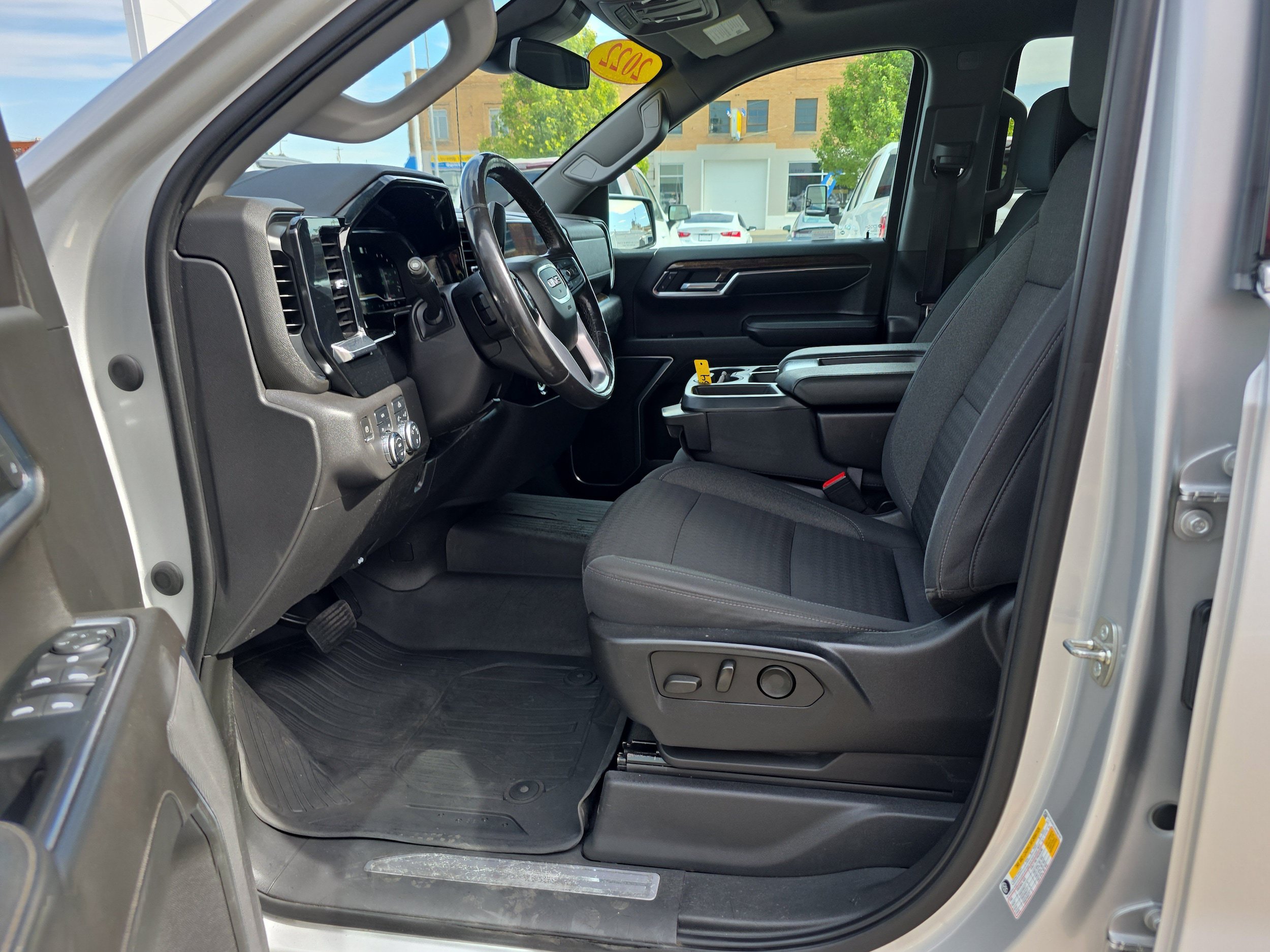 Used 2022 GMC Sierra 1500 SLE AWD/4WD image 2