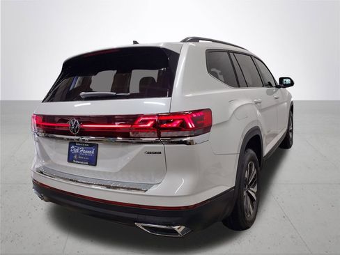 New 2026 Volkswagen Atlas SE image 12