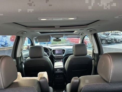 Certified 2023 GMC Acadia SLT w/ Technology Package image 25