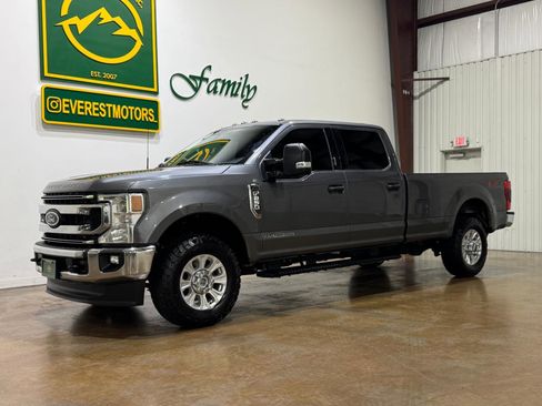Used 2022 Ford F250 XLT w/ XLT Value Package AWD/4WD image 3