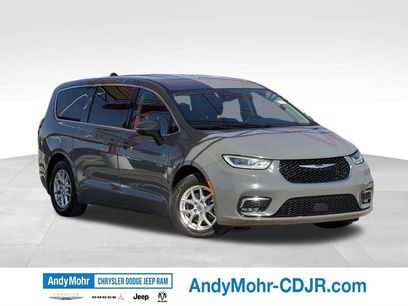 Used 2023 Chrysler Pacifica Touring-L