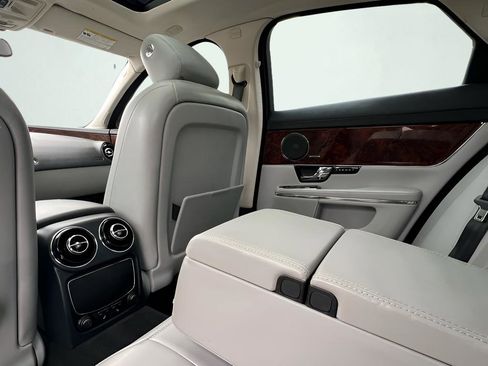 Used 2013 Jaguar XJ image 18