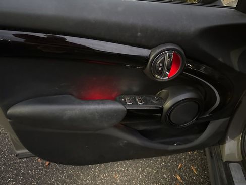 Used 2019 MINI Cooper 4-Door Hardtop image 9