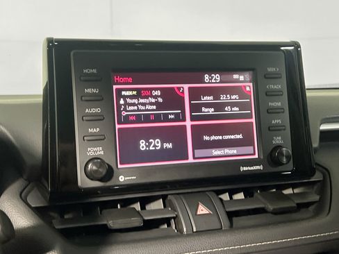 Used 2020 Toyota RAV4 XLE w/ Convenience Package FWD image 27