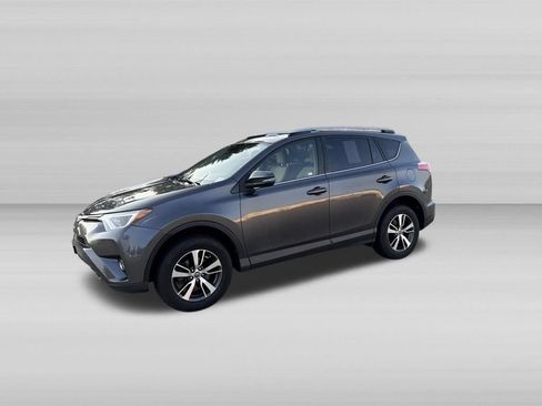 Used 2018 Toyota RAV4 XLE w/ Plus Extra Value Package FWD image 10