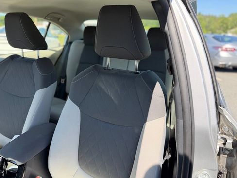 Used 2021 Toyota Corolla LE FWD image 6