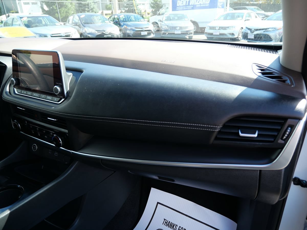 Used 2023 Nissan Rogue S AWD/4WD image 19