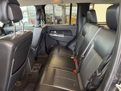 Used 2010 Jeep Liberty Limited AWD/4WD image 15