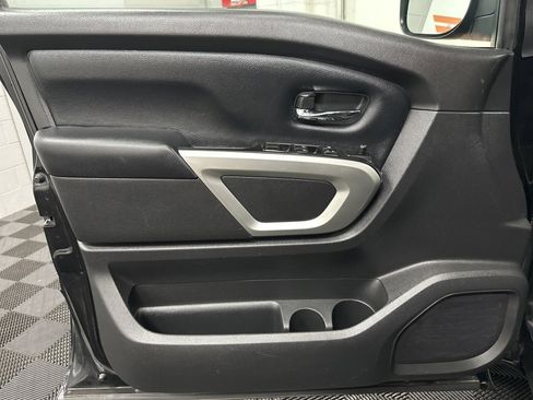 Used 2017 Nissan Titan SV image 17