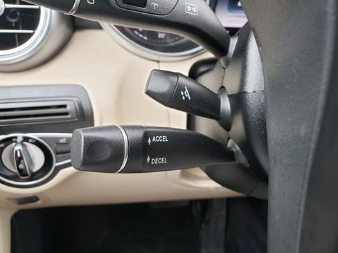 Used 2017 Mercedes-Benz GLC 300 4MATIC image 29