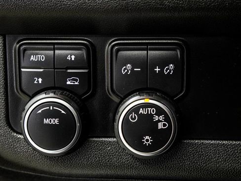 Used 2024 Chevrolet Suburban LT AWD/4WD image 36