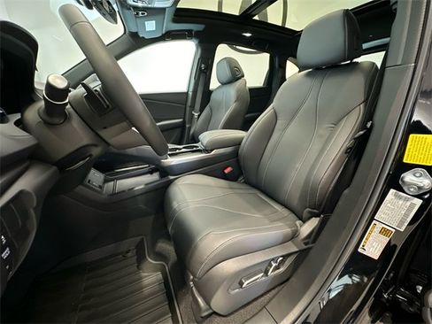 Used 2025 Acura RDX SH-AWD image 13