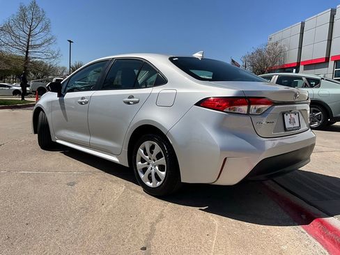 Used 2025 Toyota Corolla LE image 8